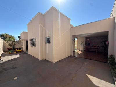 Casa para Venda, em Caldas Novas, bairro Itaparica, 3 dormit�rios, 2 banheiros, 1 su�te, 2 vagas